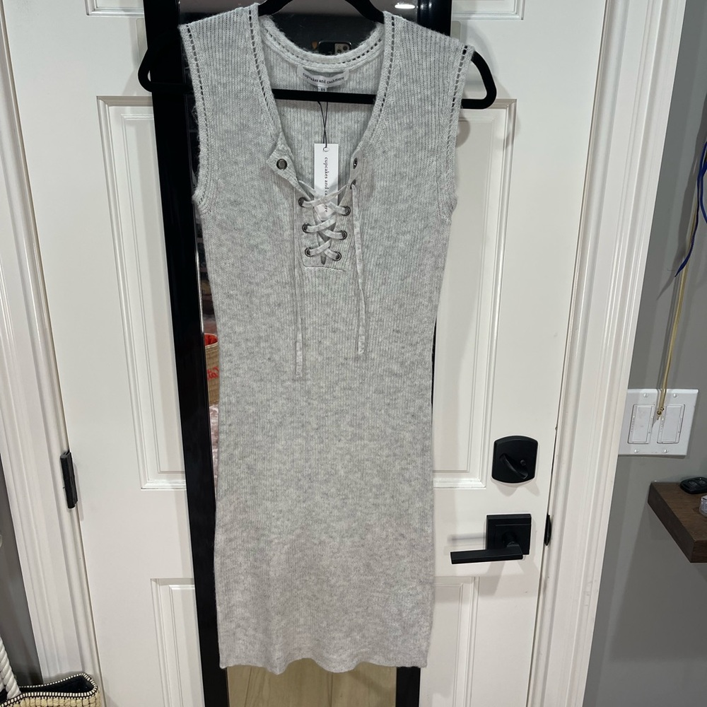 Cupcakes and cashmere XS sleeveless sweater dress